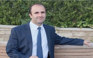 Nazir onu idarə rəisi təyin etdi