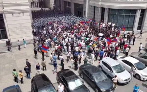 Qalstanyan etirazçıları XİN-in binasına hücum etməyə çağırdı