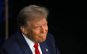 Tramp seçki öncəsi Harrisi qabaqlayır 