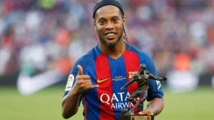 Ronaldinyo Bakıda yeniyetmə futbolçularla görüşdü - VİDEO