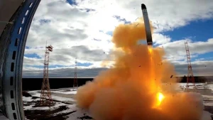 Ukrayna elan etdi - Rusiya ilk dəfə qitələrarası raket atdı