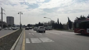 Bu yolda 70 avtomobil işıqforu quraşdırıldı - VİDEO