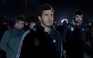 \"Beşiktaş\" tərəfdarları hava limanında etiraz keçirdi - VİDEO