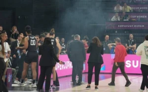 \"Fənərbağça\" - \"Beşiktaş\" oyunu yarımçıq dayandırıldı