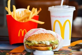 \"McDonald\'s\" məhsullarında bakteriyalar aşkar edildi - Ölən var