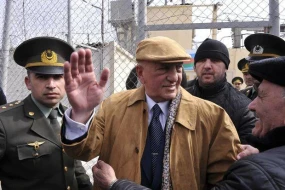 Əli İnsanovun məhkumluğu götürüldü