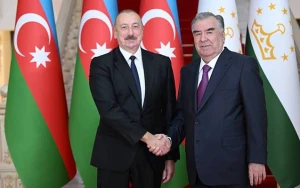 Prezident tacikistanlı həmkarını təbrik etdi
