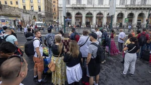 İtaliyada nəqliyyat sektorunun işçiləri tətil edir