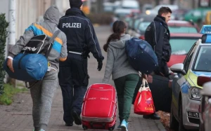 2 milyona yaxın insan deportasiya ediləcək 