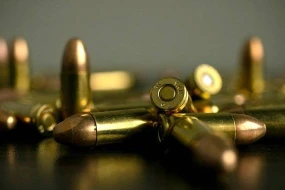 Sui-qəsddən sağ çıxan nazirə içində güllə olan məktub göndərdilər - FOTO