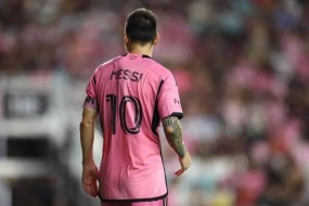 Messi hakimi təhqir etdi - “Sən fitnəkarsan\"