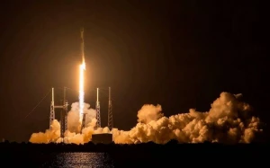 “SpaceX” raketi 28 “Starlink” internet peykini orbitə çıxardı