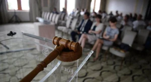 Bağlanmış 2 bankın əmlakları satılır