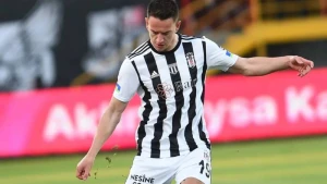 \"Beşiktaş\" futbolçusunu geri çağırdı
