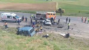 Turistləri daşayan mikroavtobus divara çırpıldı - 2 turist yaralanıb