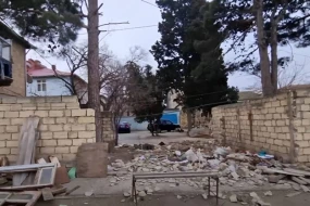 Yaşayış binasının həyəti ÇÖKDÜ