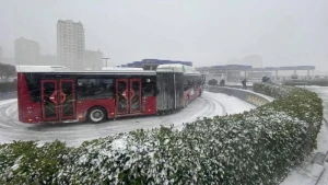 Xırdalan sakinləri yollarda qaldı - Avtobus niyə yoxdu?