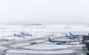 AZAL qarlı hava şəraitində uçuşları davam etdirir - FOTO