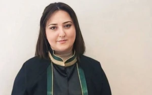 Vəkillikdən uzaqlaşdırılan Aşurovaya elektron qolbaq taxıldı