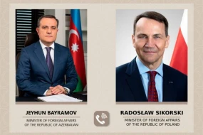 Ceyhun Bayramov polşalı həmkarı ilə danışdı