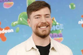 Dünyanın ən populyar blogeri TikTok-u almaq istəyir 