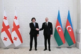İlham Əliyevlə İrakli Kobaxidze mətbuata bəyanatlarla çıxış edirlər 