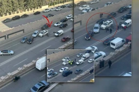 Bakının mərkəzində ağır qəza: \"Renault\" və \"Mercedes\" toqquşdu -VİDEO