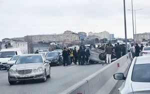 Bakı-Sumqayıt yolunda avtomobil aşdı - FOTO