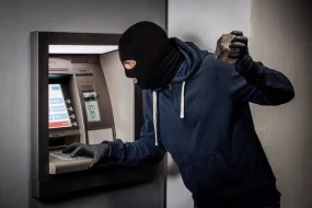 Bankomatı metal boru ilə açmağa cəhd etdi - VİDEO