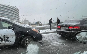 Qarlı havadakı qəzalara görə 3 milyon ziyan dəydi