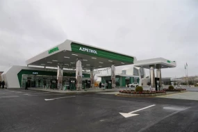 “Azpetrol”da qaz dolduran avtomobil yandı - VİDEO