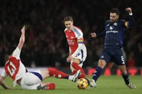 “Arsenal” “Yunayted” səfərindən 1 xalla qayıtdı