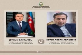 Ceyhun Bayramov iranlı həmkarı ilə danışdı