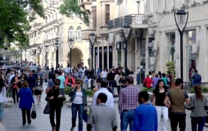 Azərbaycanda orta aylıq əmək haqqı artdı