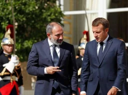 Paşinyan Makrona zəng etdi