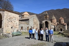 Beynəlxalq konfransın əcnəbi iştirakçıları Xudavəng monastırında - FOTOLAR