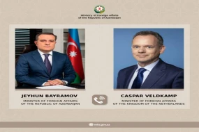 Ceyhun Bayramovla niderlandlı həmkarı arasında telefon danışığı oldu