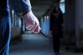 Ata yeniyetmə qızını bıçaqladı