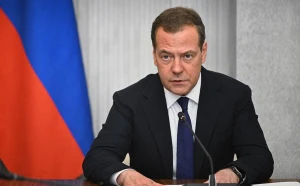 \"Aİ nüvə potensialını sarsıdır\" - Medvedev