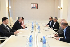 Ziyafət Əsgərov iranlı həmkarı ilə görüşdü
