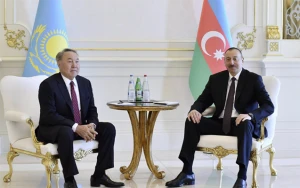 Nursultan Nazarbayev Prezidenti təbrik etdi