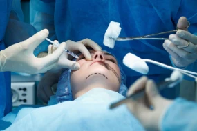 Azərbaycanda işləməyə icazə verilən plastik cərrahlar - SİYAHI