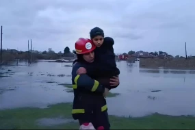 \"Su basmış yerlərdə 33-ü uşaq olmaqla 135 nəfər təxliyə olunub\"