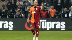 \"Qalatasaray\" məşhur futbolçusu ilə müqaviləni uzatdı