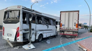 Mikroavtobus ilə yük maşını toqquşdu - Ölən və yaralananlar var