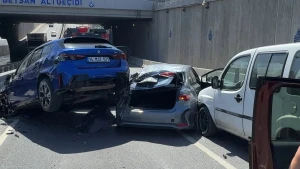 Görünməyən yol qəzaya səbəb oldu - 6 avtomobil toqquşdu