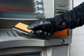 Bank kartları yenə qarət olundu - 12 329 manat oğurlandı