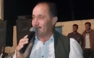 Gitara ifaçısı onunla toya getməyən müğənnini bıçaqladı