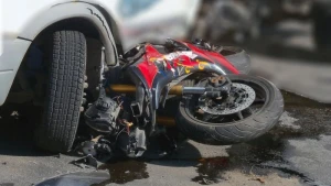 Motosikletlə avtomobil toqquşdu - ANBAAN GÖRÜNTÜ