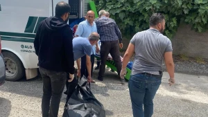 Anasını əvvəlcə döydü, sonra onu boğaraq öldürdü